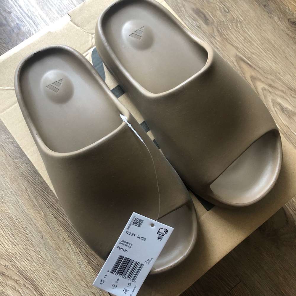 Yeezy Slides (CORE)